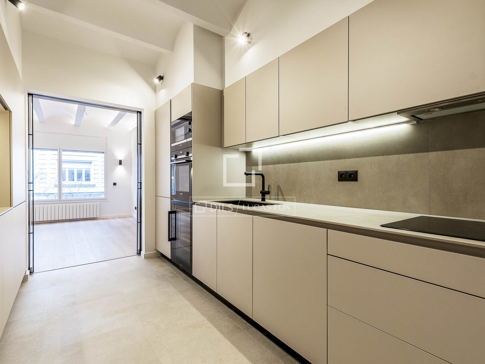 Appartamento a Barcelona, Spagna 3 camere da letto, 152 mq. N° 150840