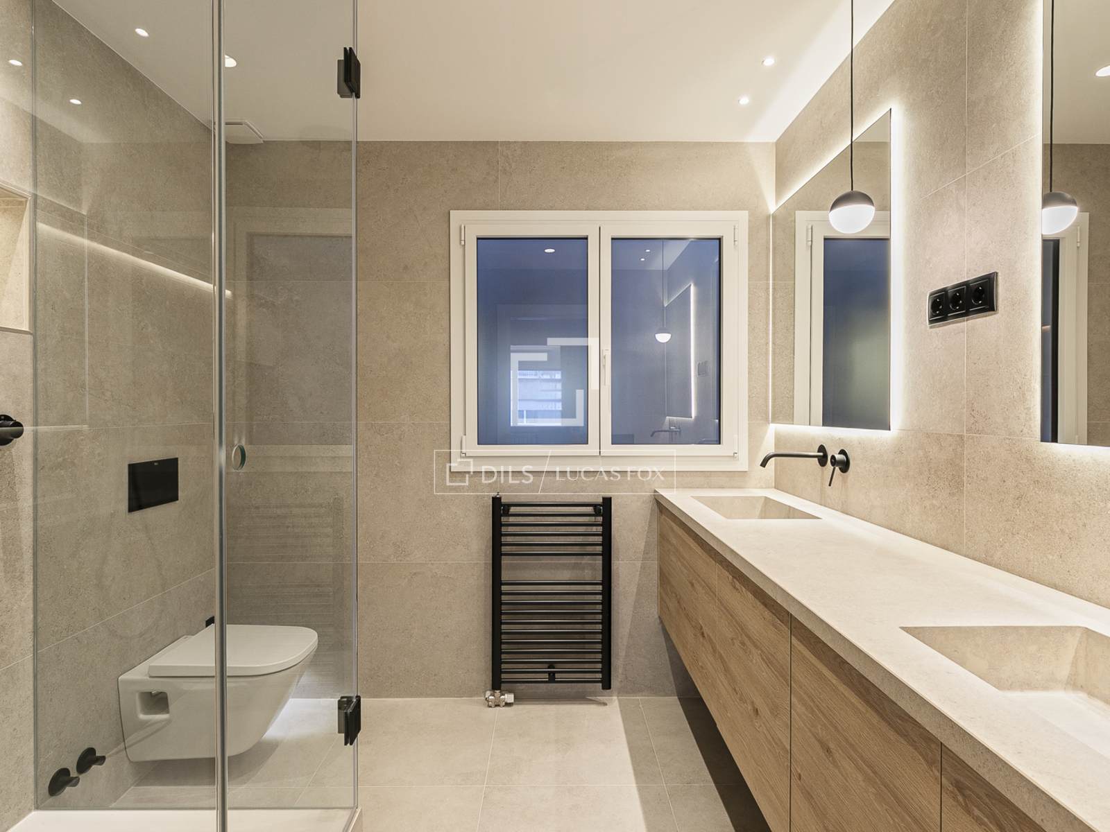 Appartamento a Barcelona, Spagna 3 camere da letto, 152 mq. N° 150840