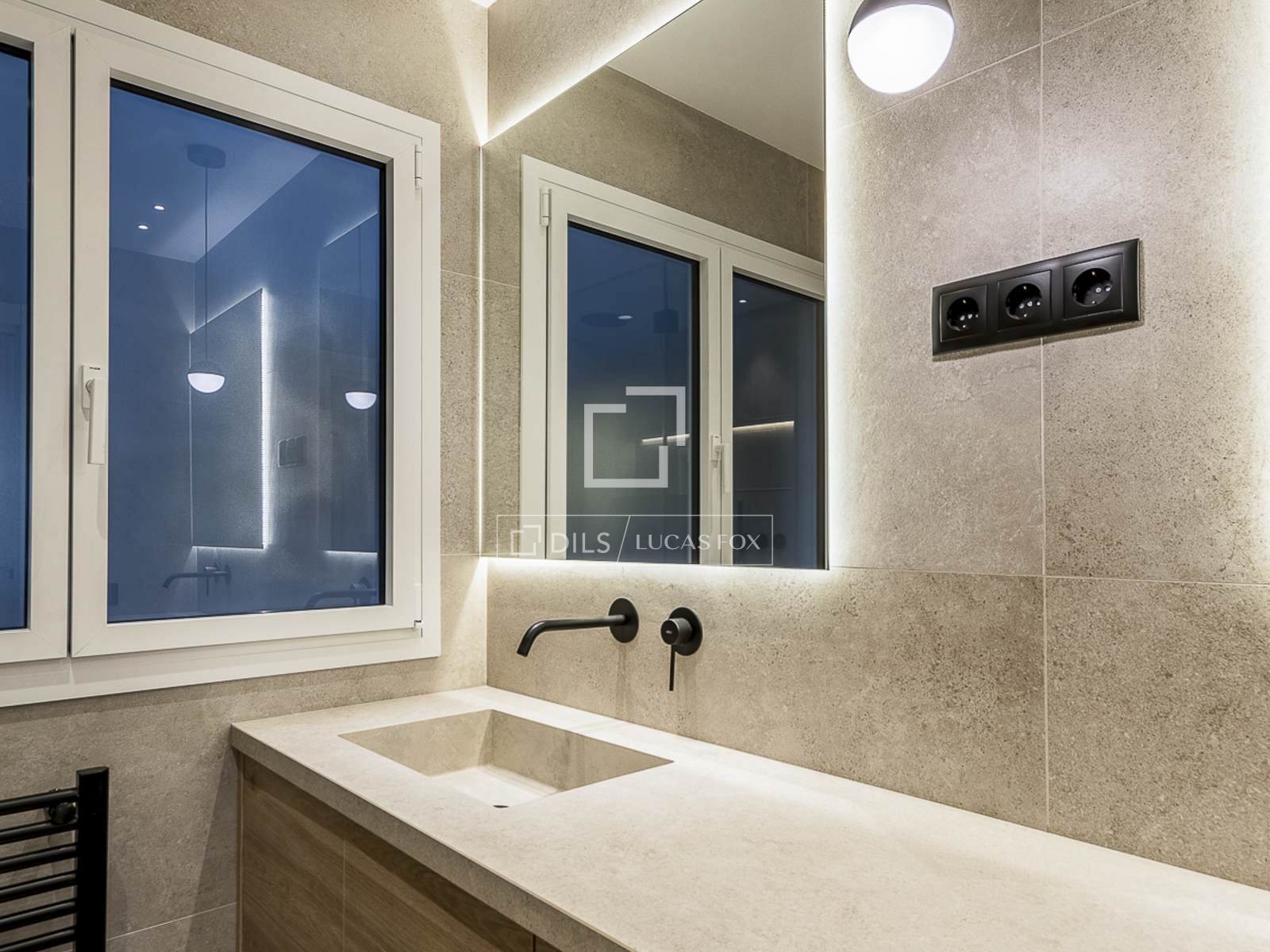 Appartamento a Barcelona, Spagna 3 camere da letto, 152 mq. N° 150840