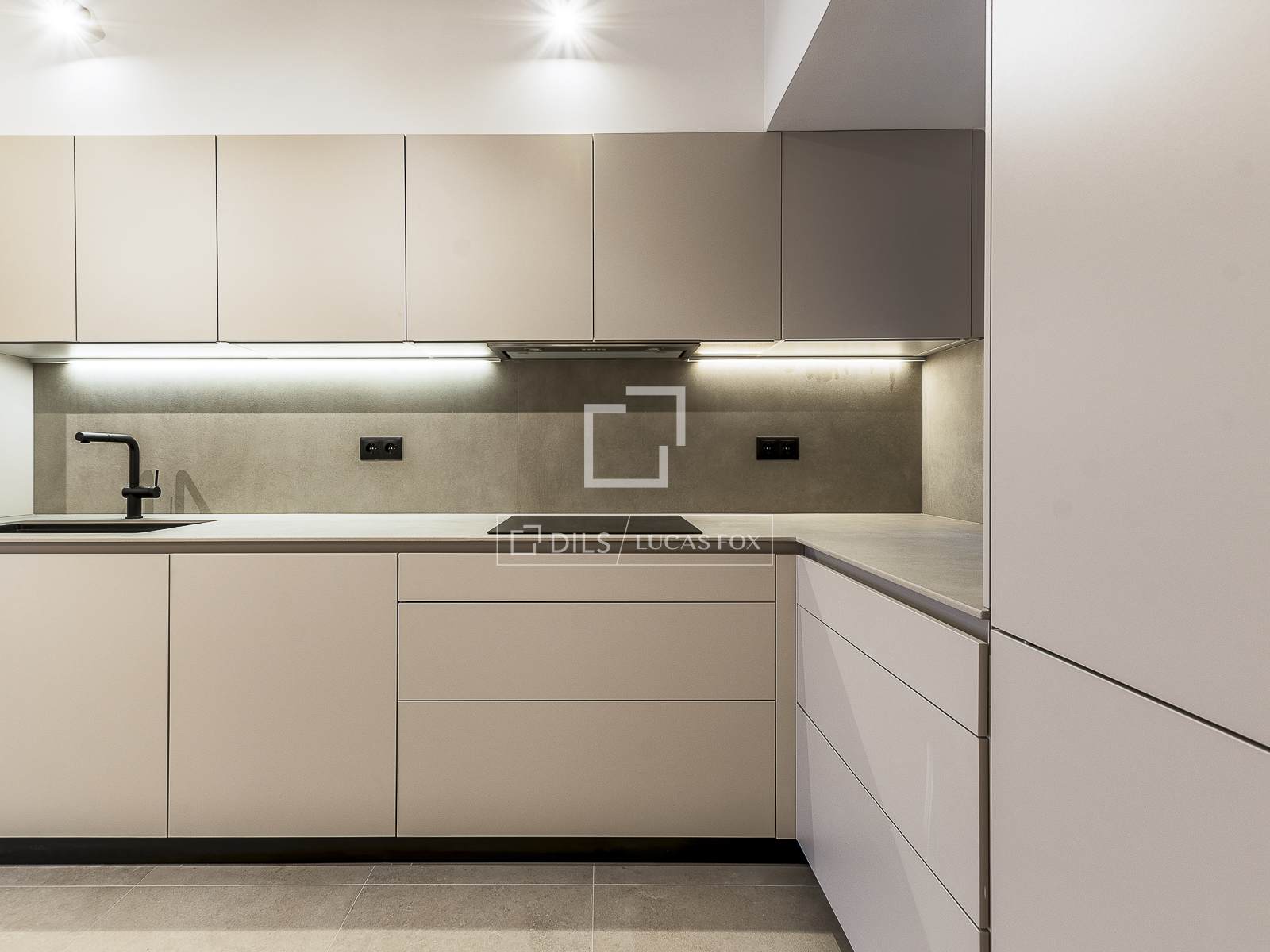 Appartamento a Barcelona, Spagna 3 camere da letto, 152 mq. N° 150840
