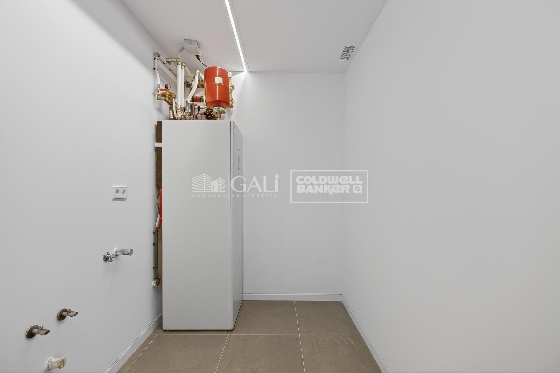 Dzīvoklis Principado De Andorra (Ninguna Poblacion Tiene C.P.), Lleida, Spānijā 3 istabas, 208 m2 Nr. 156806