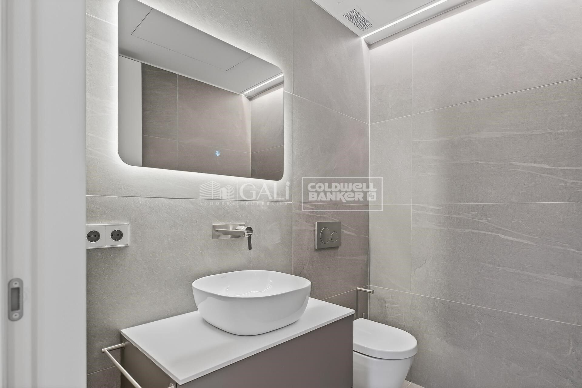 Dzīvoklis Principado De Andorra (Ninguna Poblacion Tiene C.P.), Lleida, Spānijā 3 istabas, 208 m2 Nr. 156806