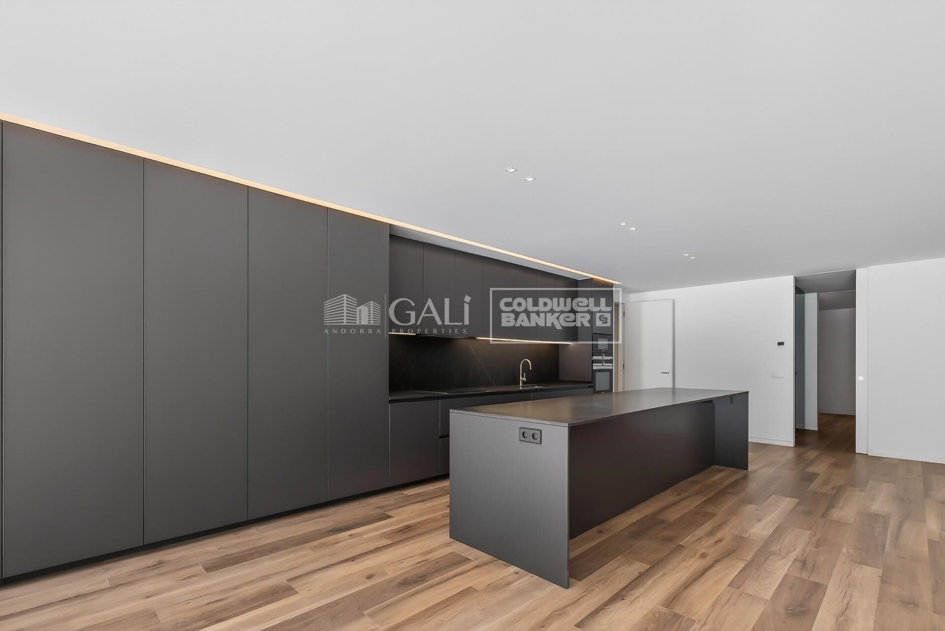 Dzīvoklis Principado De Andorra (Ninguna Poblacion Tiene C.P.), Lleida, Spānijā 3 istabas, 208 m2 Nr. 156806