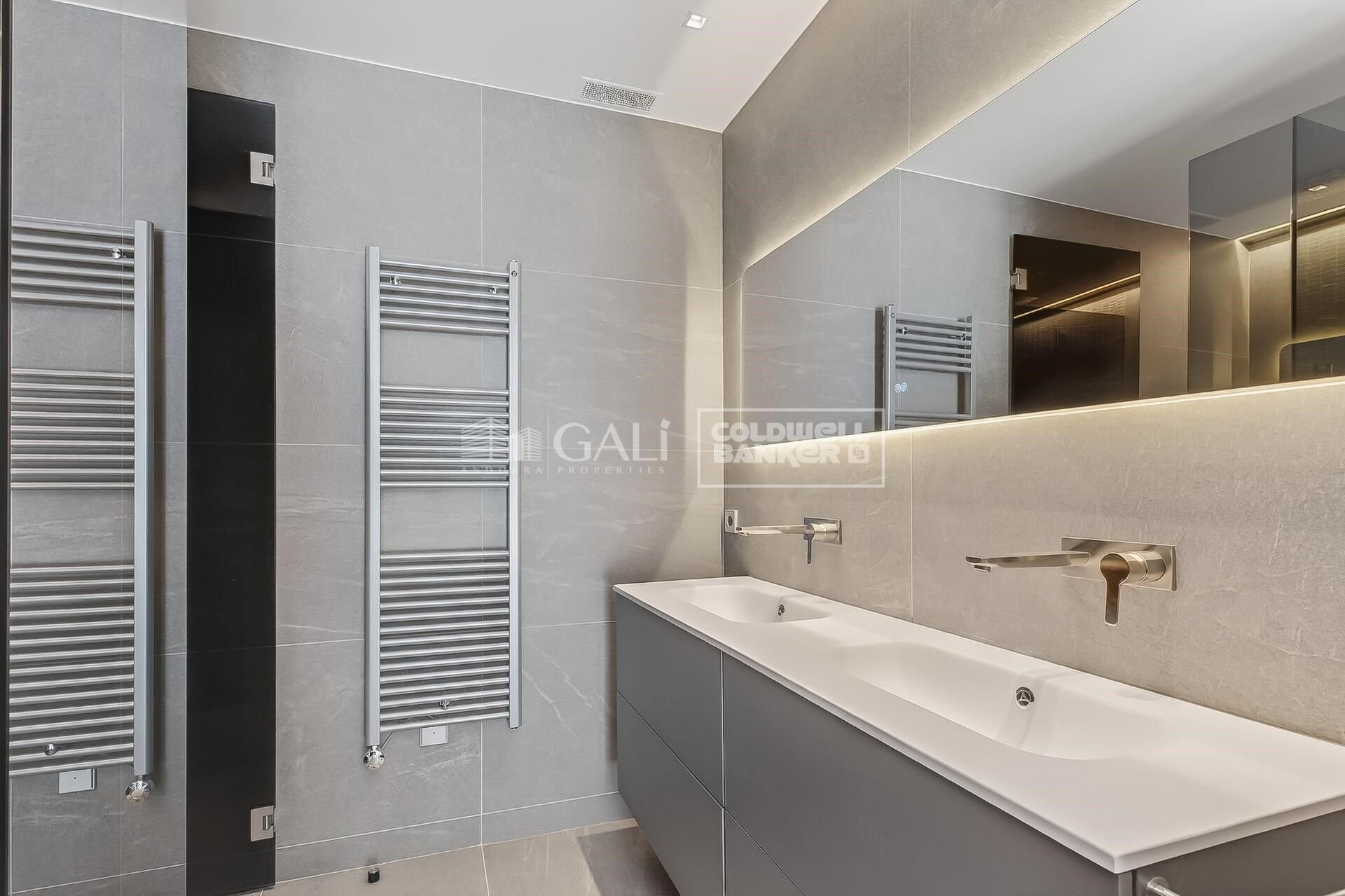 Dzīvoklis Principado De Andorra (Ninguna Poblacion Tiene C.P.), Lleida, Spānijā 3 istabas, 208 m2 Nr. 156806