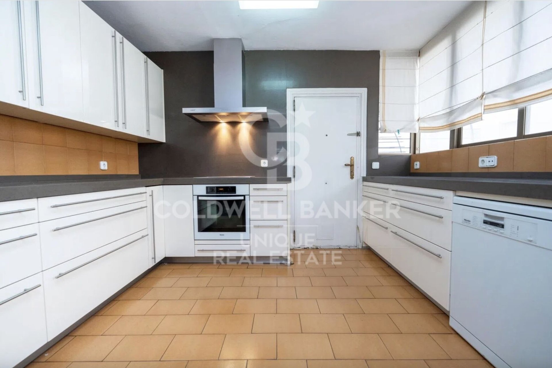 Квартира в Мадрид, Испания 4 спальни, 260м2 №156807