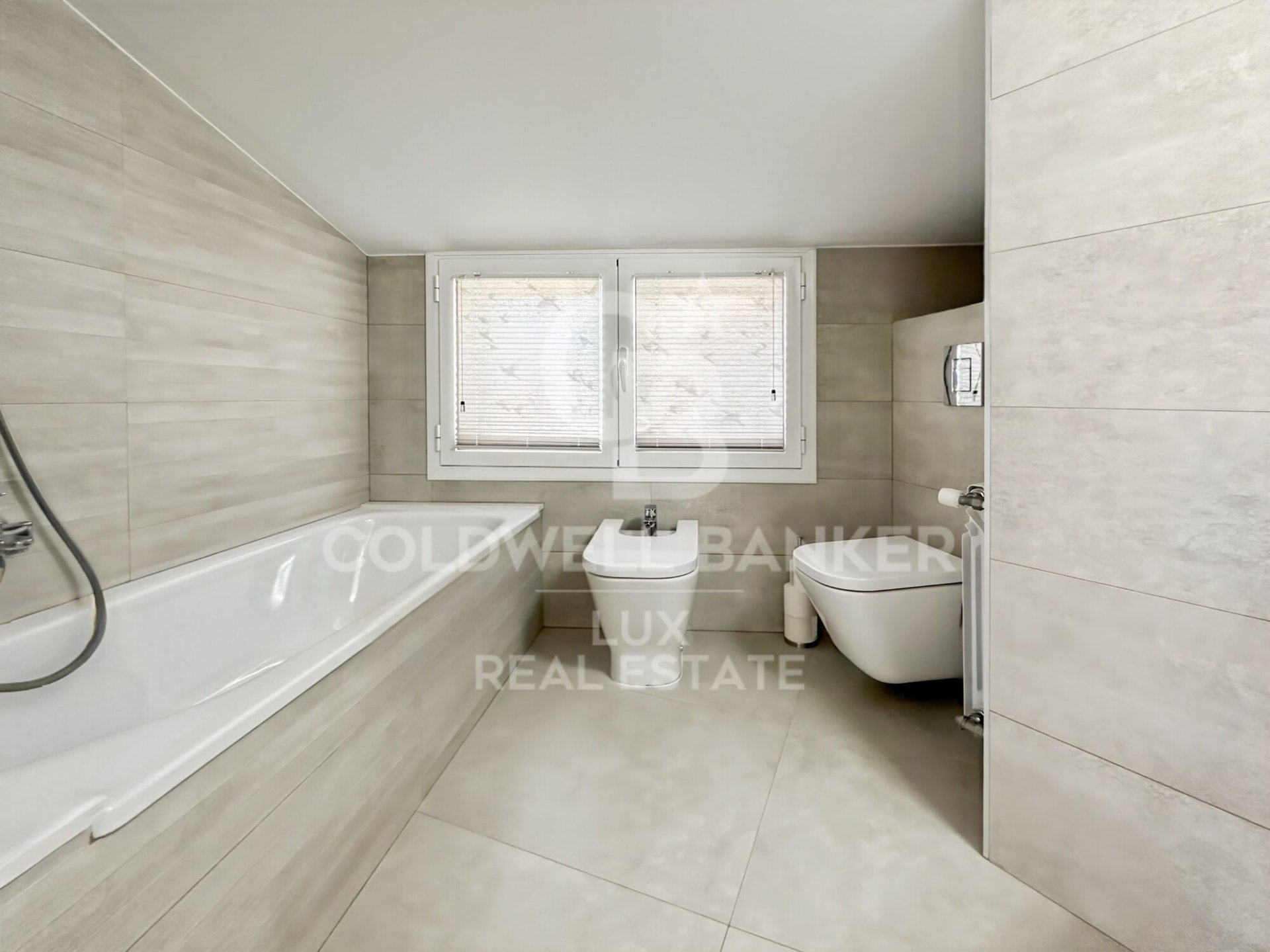 Bliźniak w L'Escala, Girona, Hiszpania 4 sypialnie, 118 mkw. nr 157905
