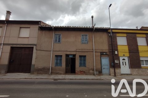 Villa in Veguellina de Orbigo, Leon, Spain 3 bedrooms, 264 sq.m. No. 185134