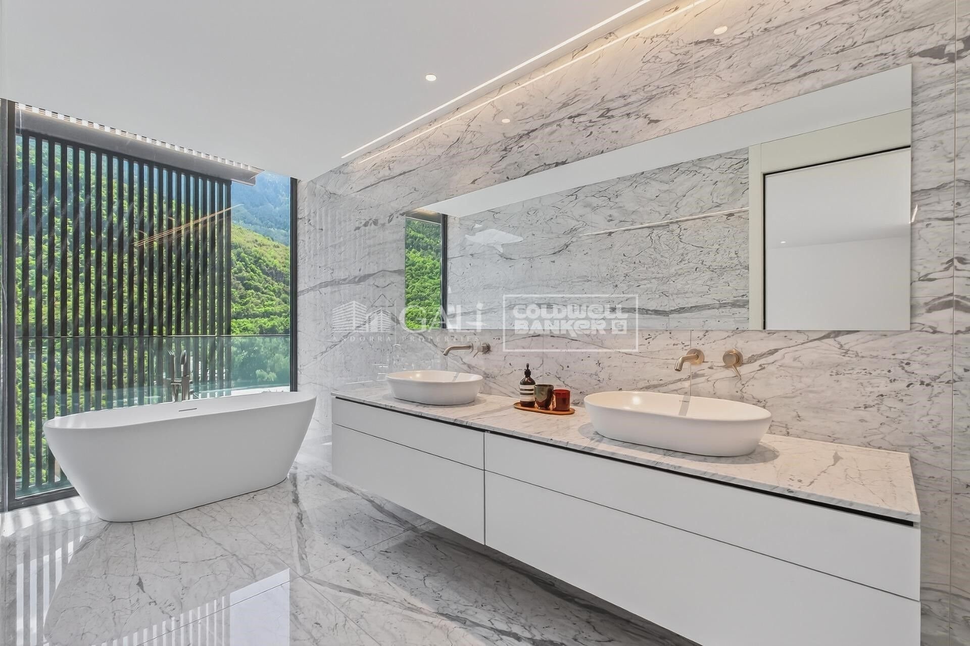 Penthouse in Principado De Andorra (Ninguna Poblacion Tiene C.P.), Lleida, Spain 5 bedrooms, 630 sq.m. No. 160485