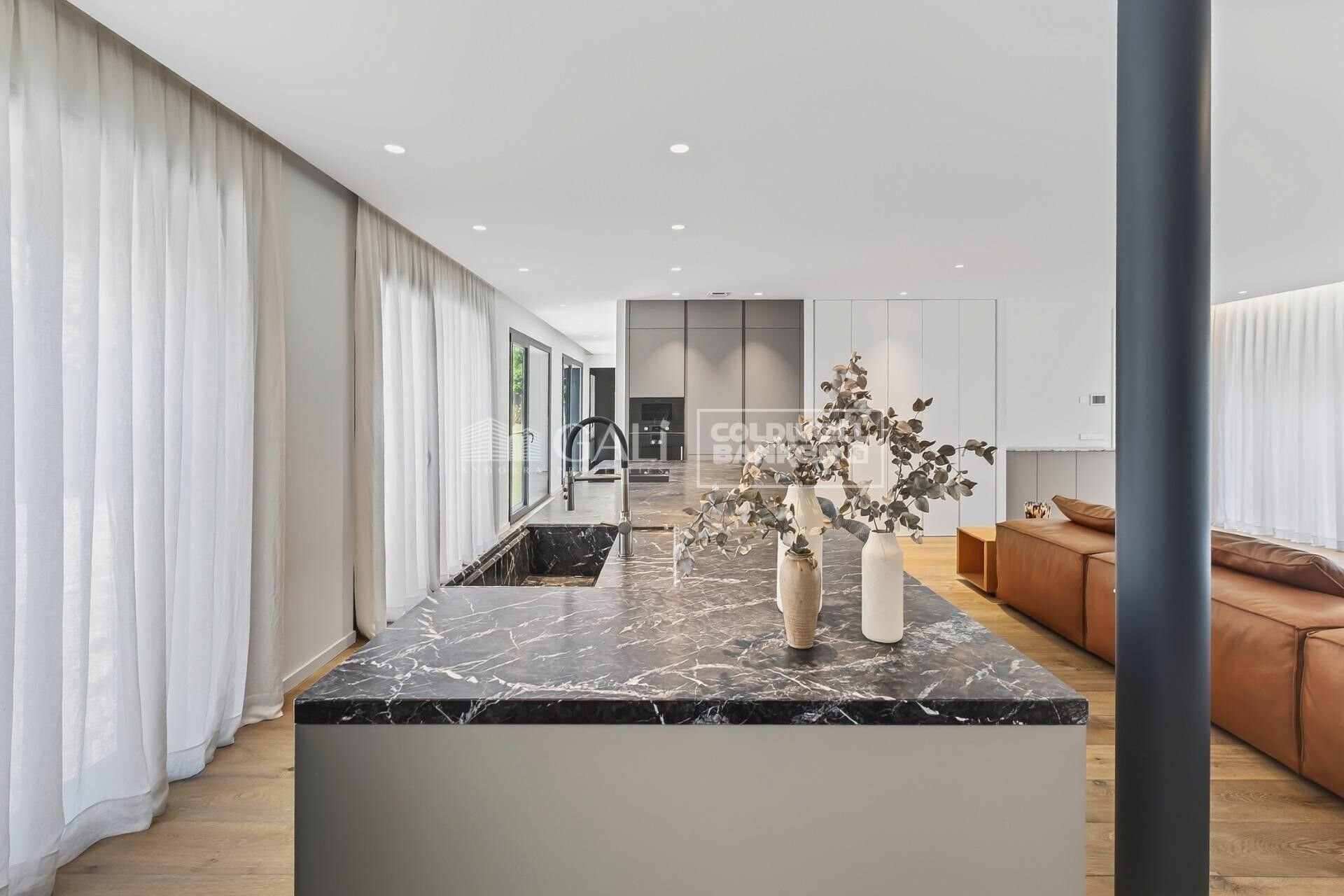 Penthouse in Principado De Andorra (Ninguna Poblacion Tiene C.P.), Lleida, Spain 5 bedrooms, 630 sq.m. No. 160485