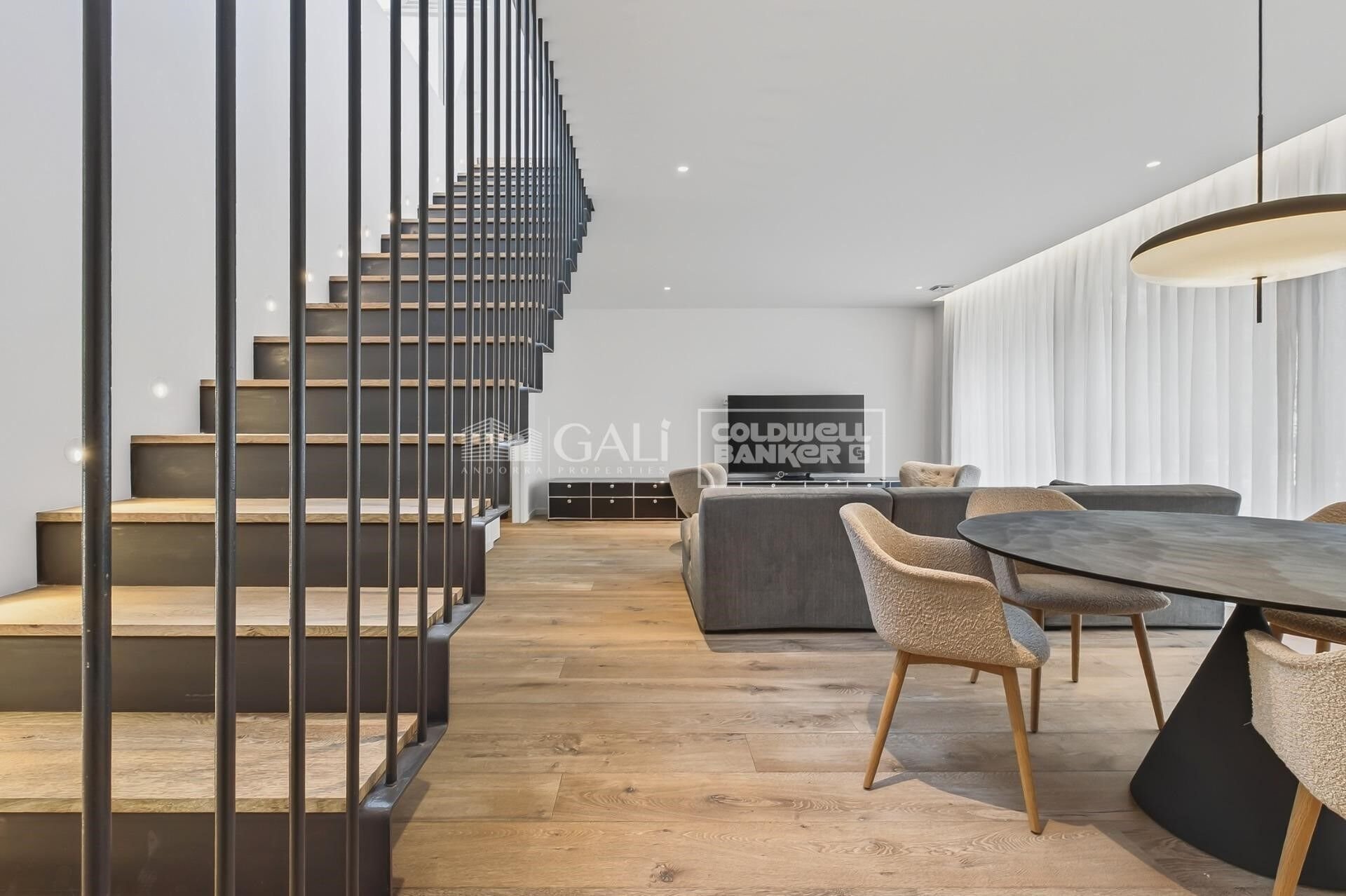 Penthouse in Principado De Andorra (Ninguna Poblacion Tiene C.P.), Lleida, Spain 5 bedrooms, 630 sq.m. No. 160485