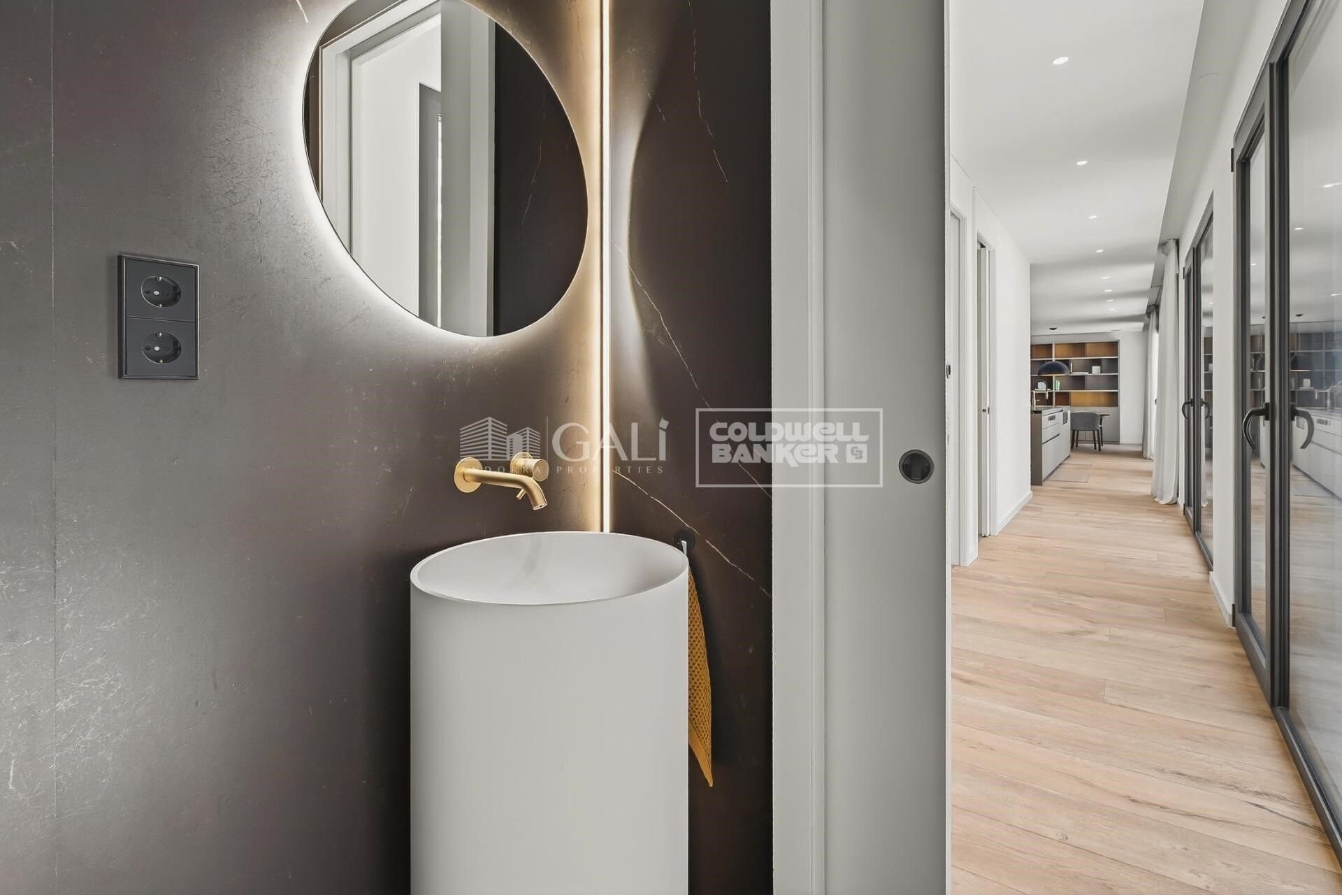 Penthouse in Principado De Andorra (Ninguna Poblacion Tiene C.P.), Lleida, Spain 5 bedrooms, 630 sq.m. No. 160485