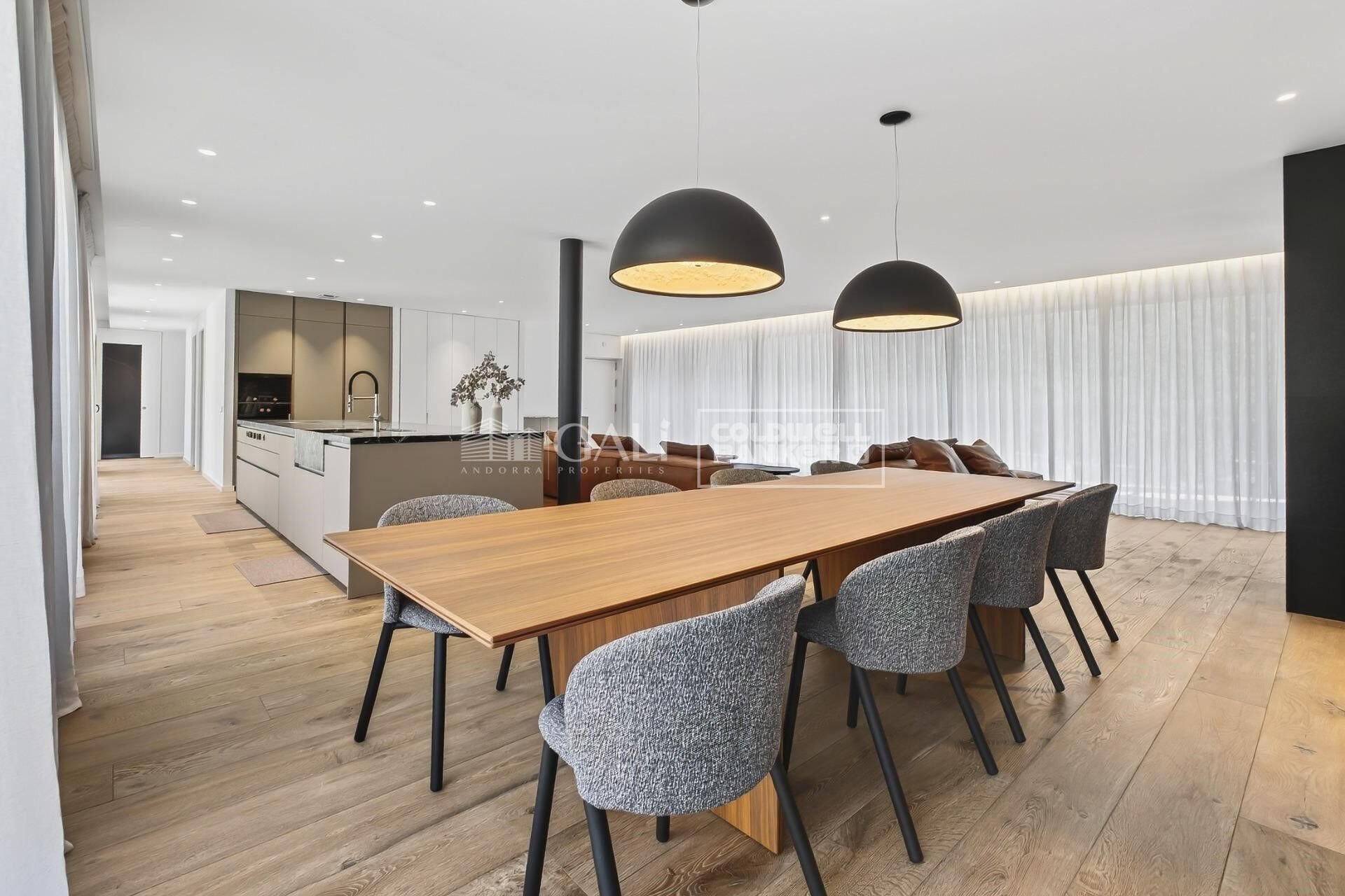 Penthouse in Principado De Andorra (Ninguna Poblacion Tiene C.P.), Lleida, Spain 5 bedrooms, 630 sq.m. No. 160485