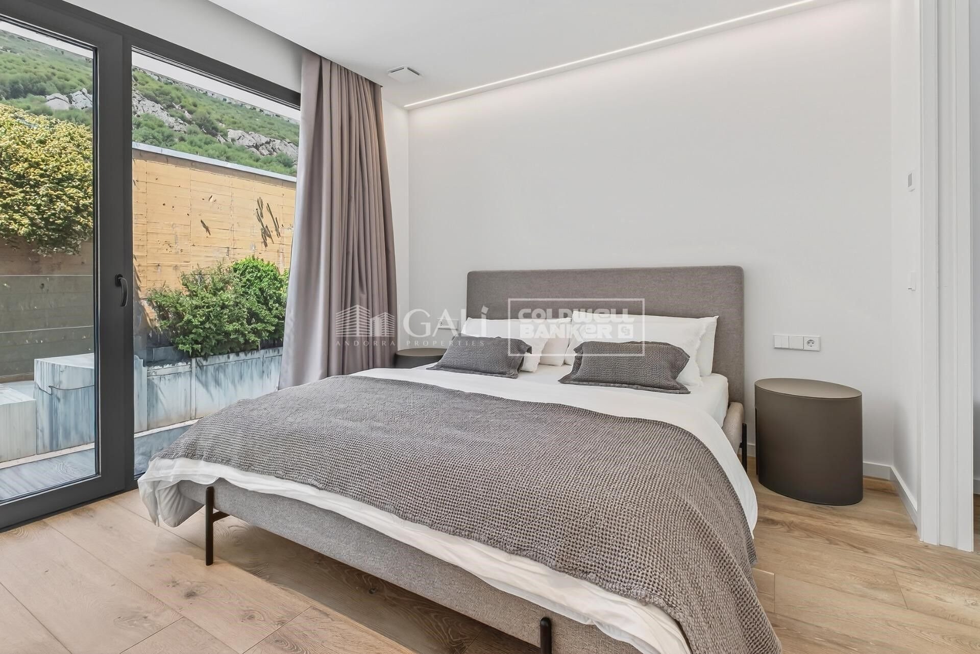 Penthouse in Principado De Andorra (Ninguna Poblacion Tiene C.P.), Lleida, Spain 5 bedrooms, 630 sq.m. No. 160485