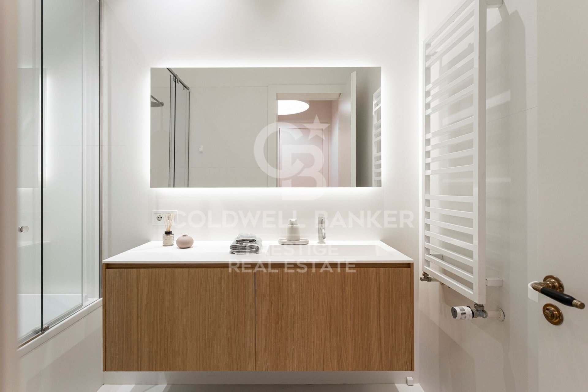 Apartamento en Barcelona, España 3 dormitorios, 165 m2 No. 160483