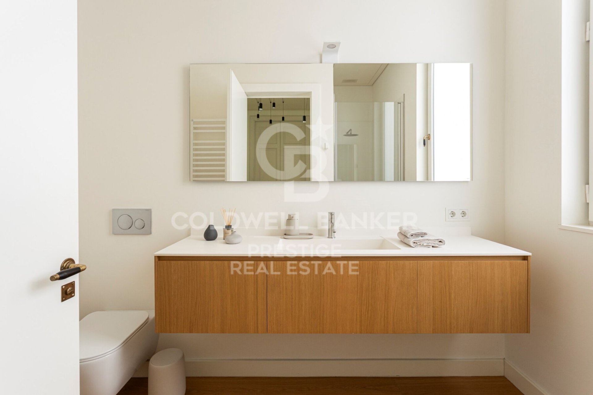 Apartamento en Barcelona, España 3 dormitorios, 165 m2 No. 160483