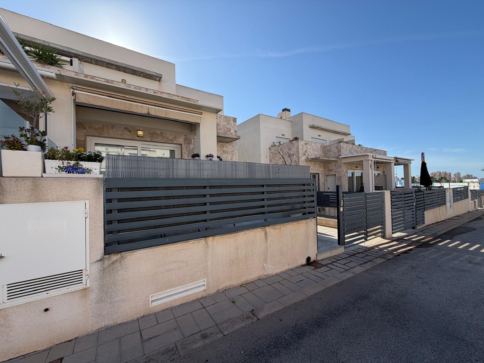 House in Torrevieja, Alicante, Spain 3 bedrooms, 197 sq.m. No. 196898