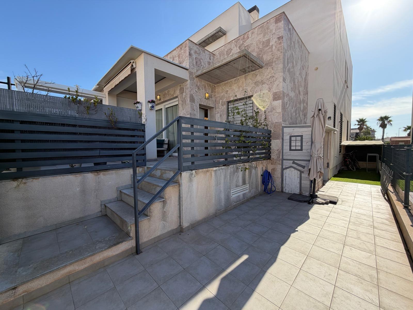 House in Torrevieja, Alicante, Spain 3 bedrooms, 197 sq.m. No. 196898