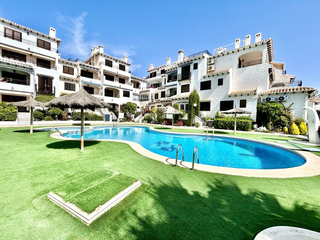Apartment à Cabo Roig, Alicante, Espagne 2 chambres, 71 m2 No. 189175