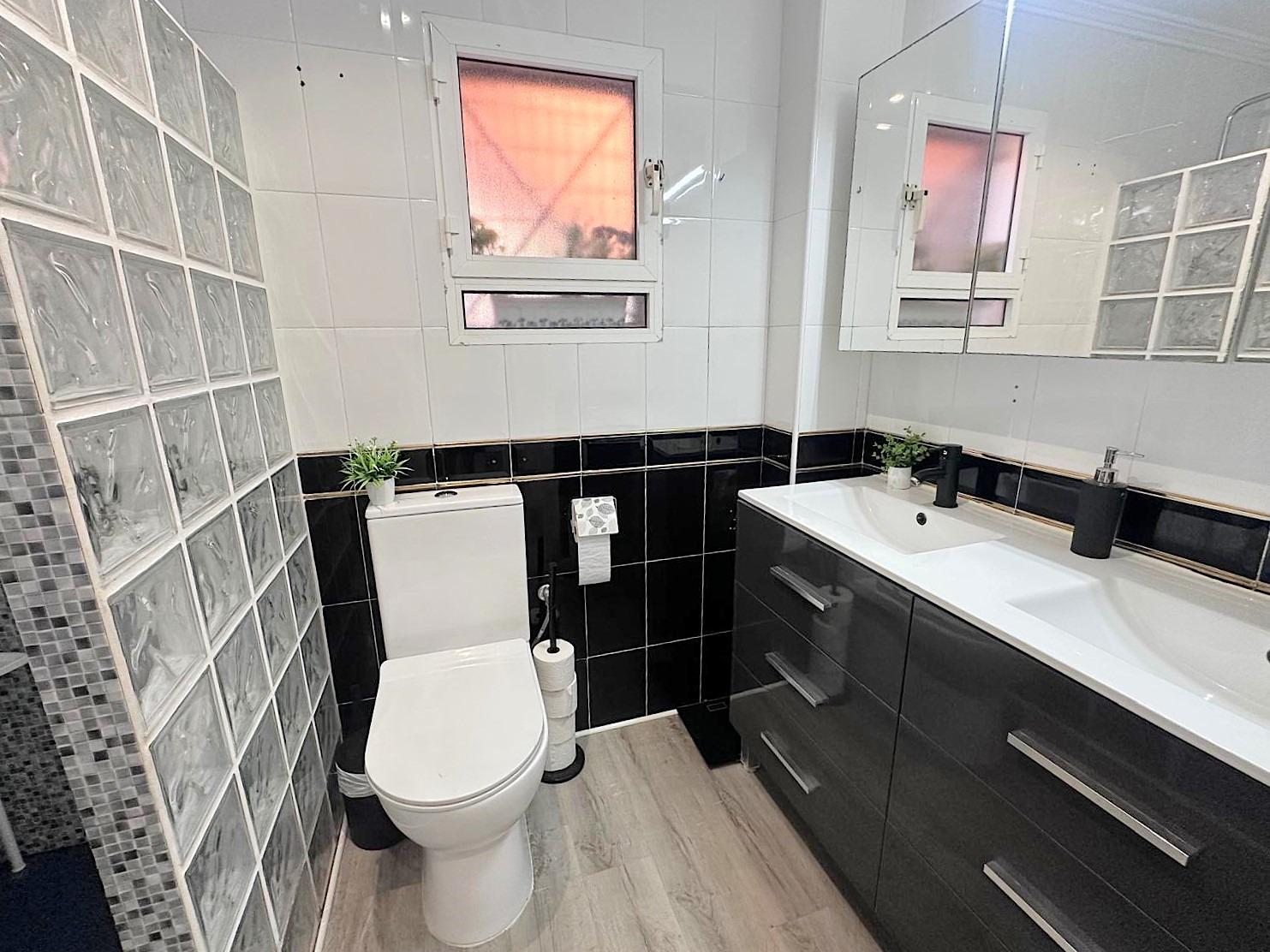 Сasa en Guardamar del Segura, Alicante, España 1 dormitorio, 63 m2 No. 193001