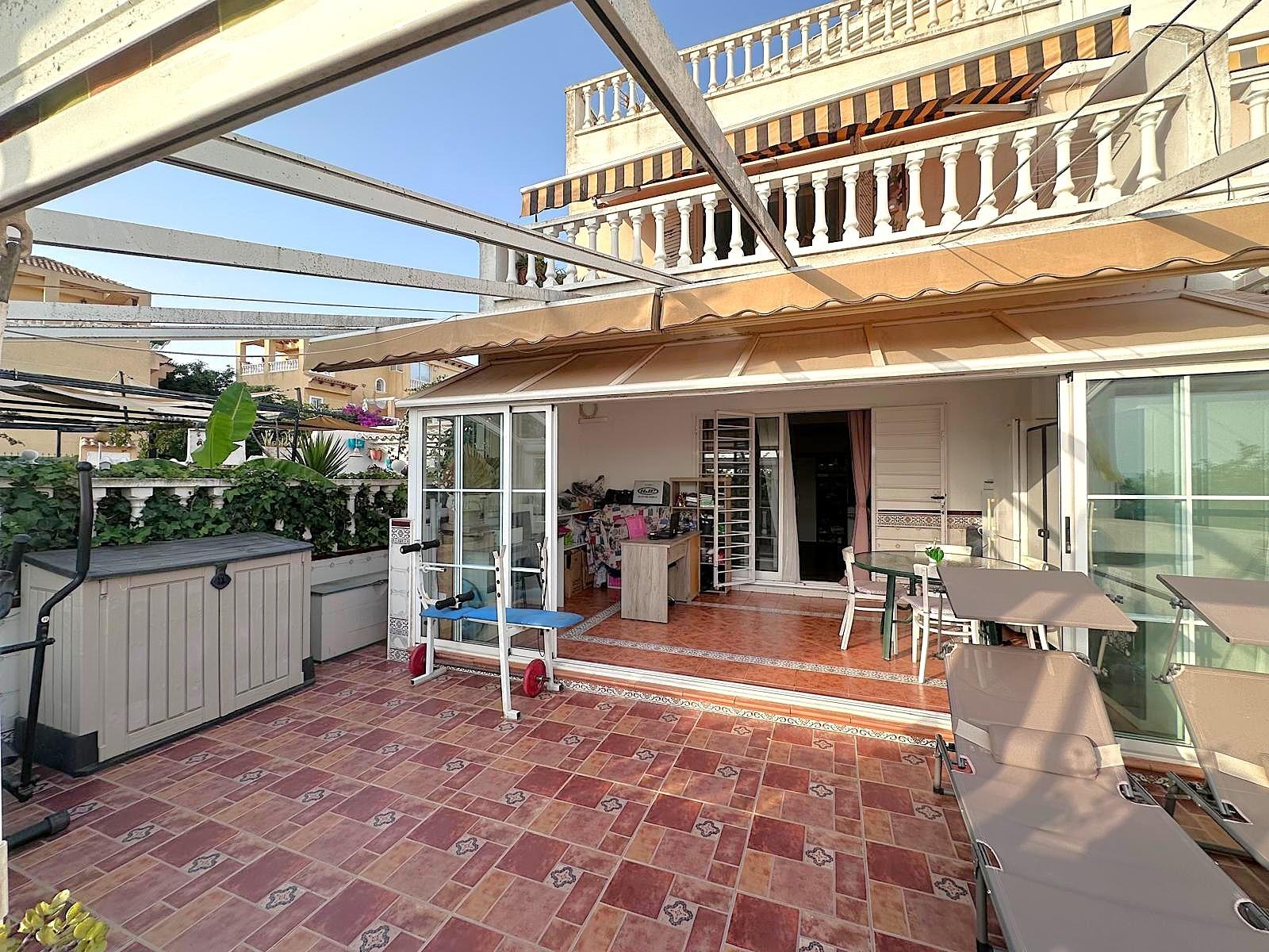 Сasa en Guardamar del Segura, Alicante, España 1 dormitorio, 63 m2 No. 193001