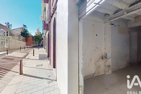 Commercial property in Reus, Tarragona, Spain 5 bedrooms, 105 sq.m. No. 184694