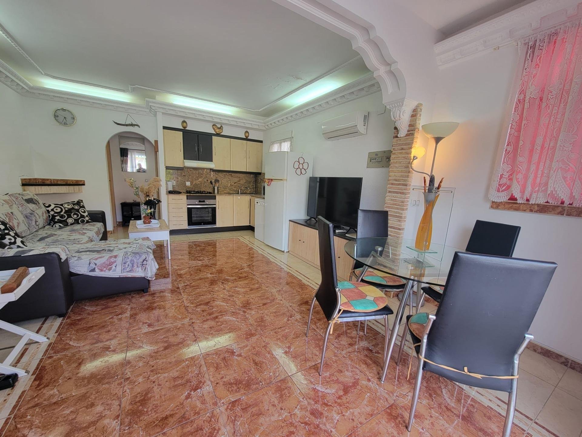 Сasa en Torrevieja, Alicante, España 1 dormitorio, 60 m2 No. 182956
