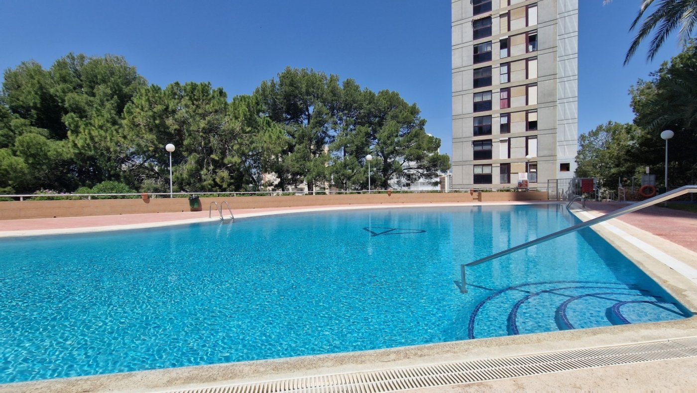 Apartamento en Benidorm, Alicante, España 2 dormitorios,  No. 183554