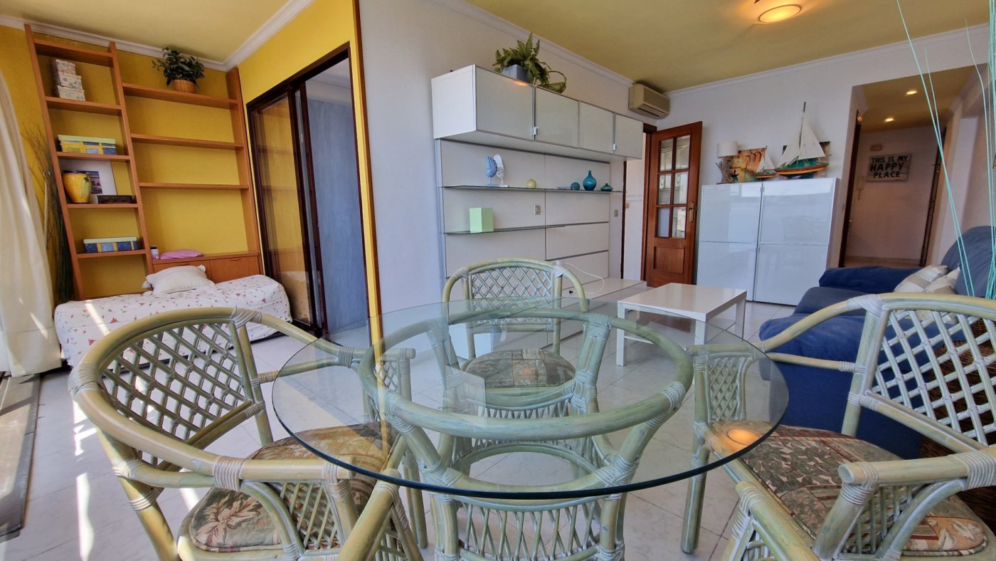 Apartamento en Benidorm, Alicante, España 2 dormitorios,  No. 183554
