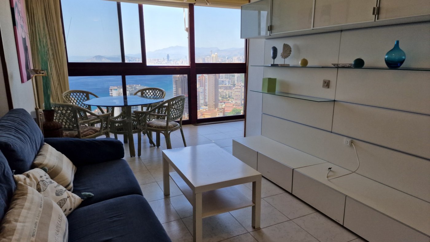 Apartamento en Benidorm, Alicante, España 2 dormitorios,  No. 183554