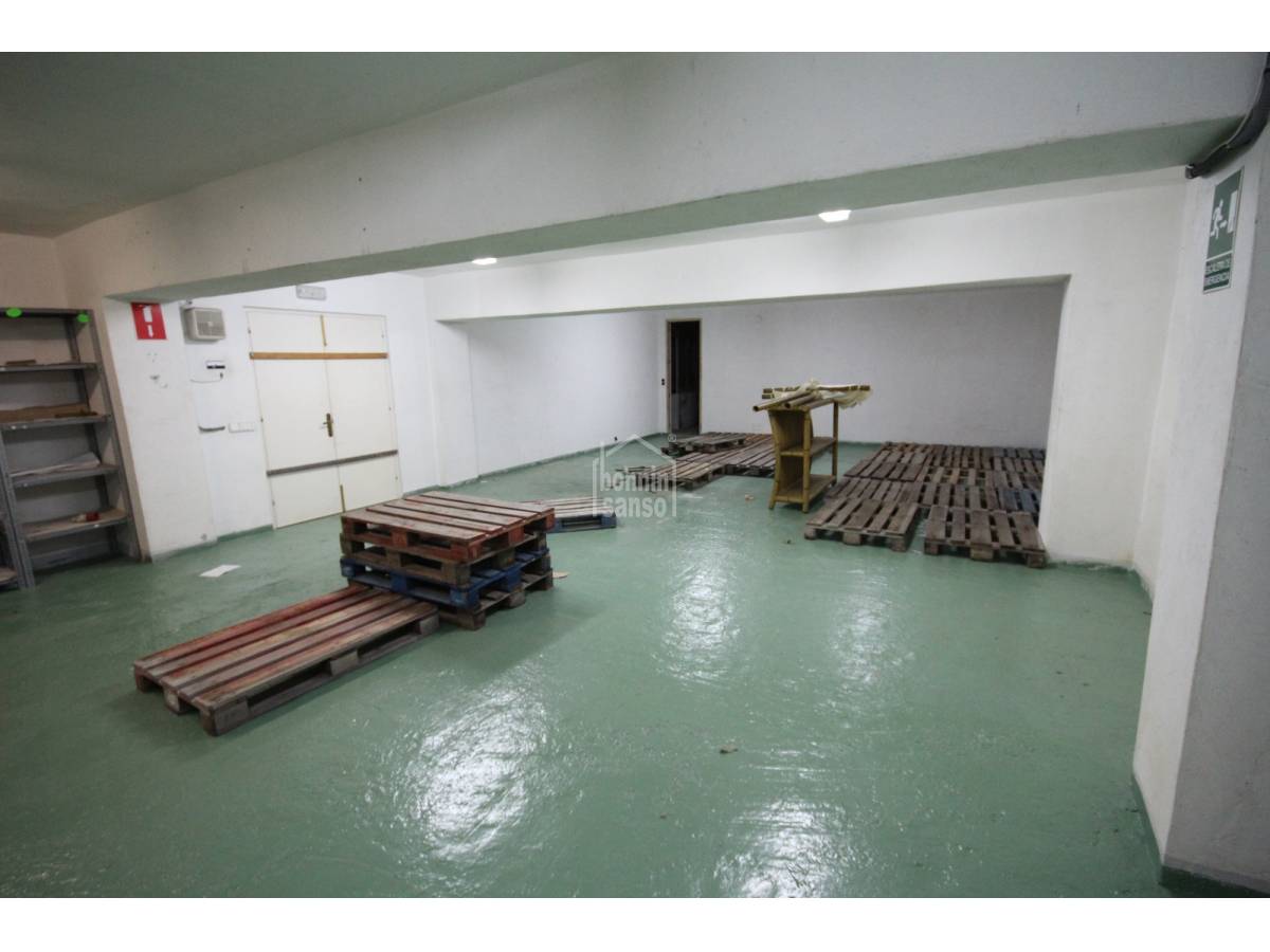Garāža Alaior, Menorca, Spānijā 377 m2 Nr. 65149