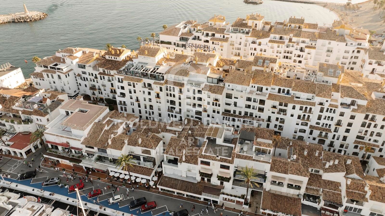 Duplex in Marbella, Malaga, Spain 3 bedrooms, 275 sq.m. No. 157866