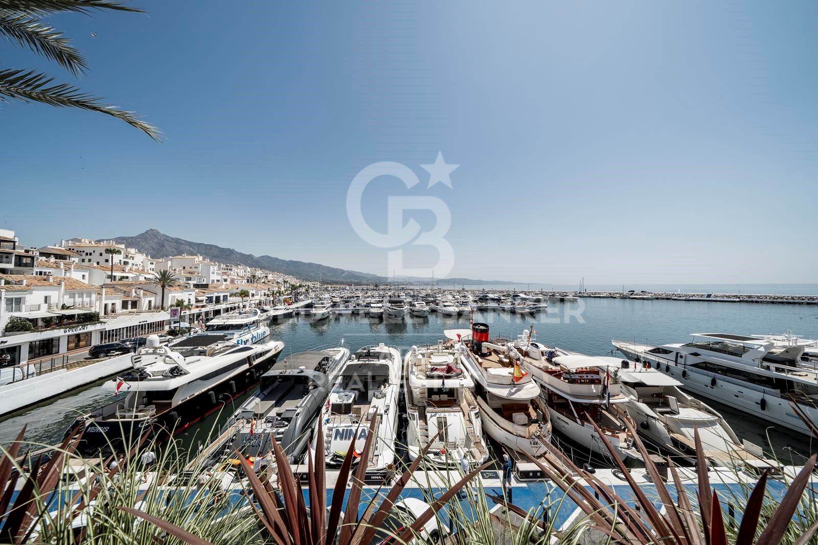Duplex in Marbella, Malaga, Spain 3 bedrooms, 275 sq.m. No. 157866