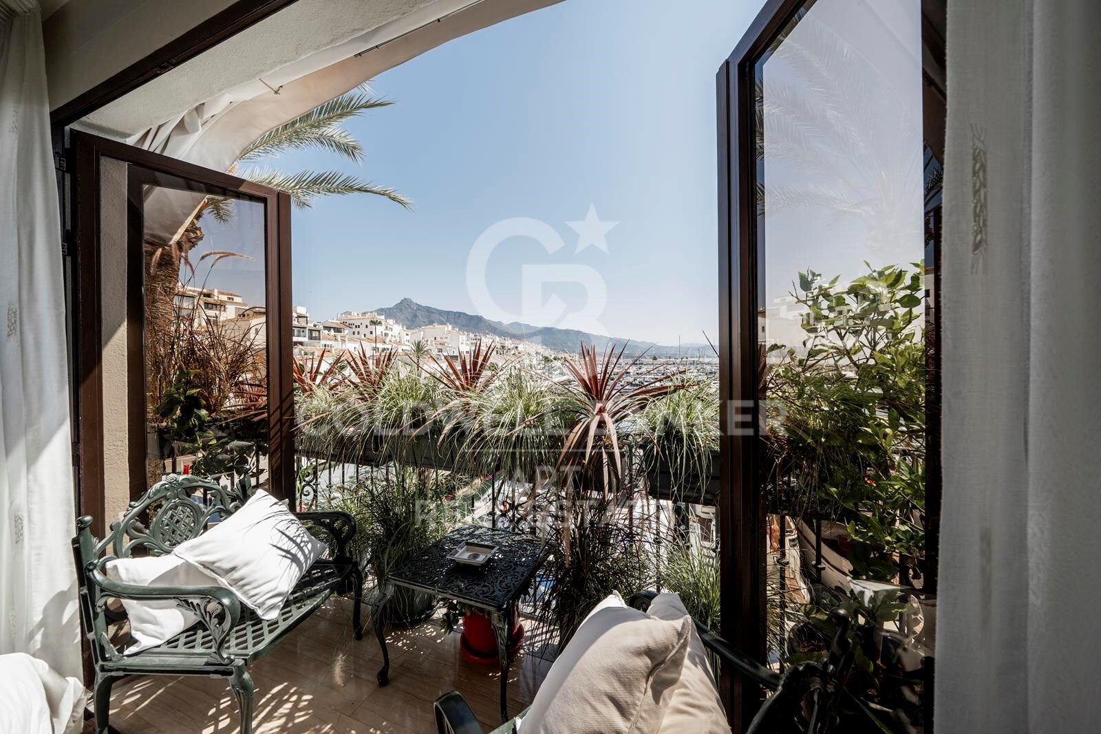 Duplex in Marbella, Malaga, Spain 3 bedrooms, 275 sq.m. No. 157866