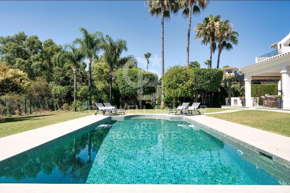 Villa in Estepona, Malaga, Spain 5 bedrooms, 365 sq.m. No. 157865