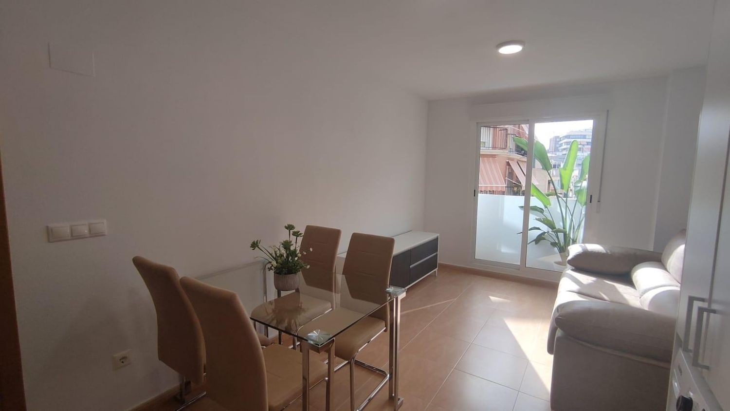Appartamento a Alicante, Spagna 2 camere da letto, 77 mq. N° 181709