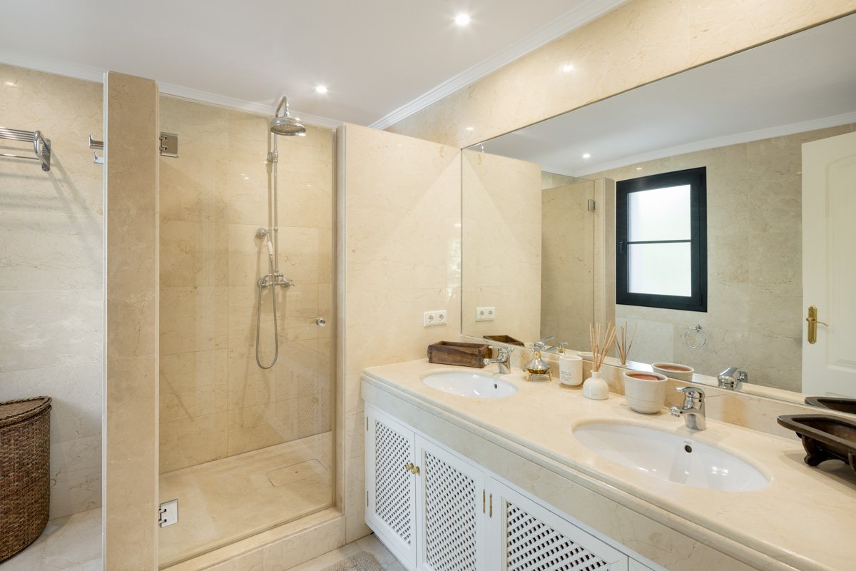 Villa à Benahavis, Malaga, Espagne 4 chambres, 373 m2 No. 135954