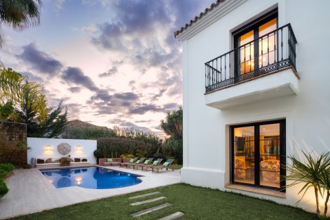 Villa in Benahavis, Malaga, Spanien 4 Schlafzimmer, 373 m2 Nr. 135954