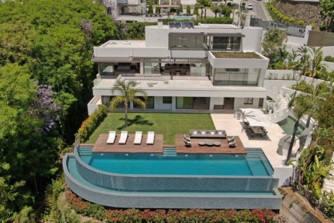Villa a Marbella, Malaga, Spagna 6 camere da letto, 867 mq. N° 155826