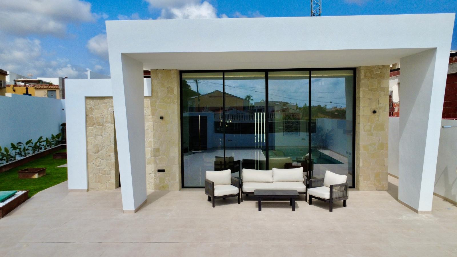 Villa en Torrevieja, Alicante, España 3 dormitorios, 135 m2 No. 188966