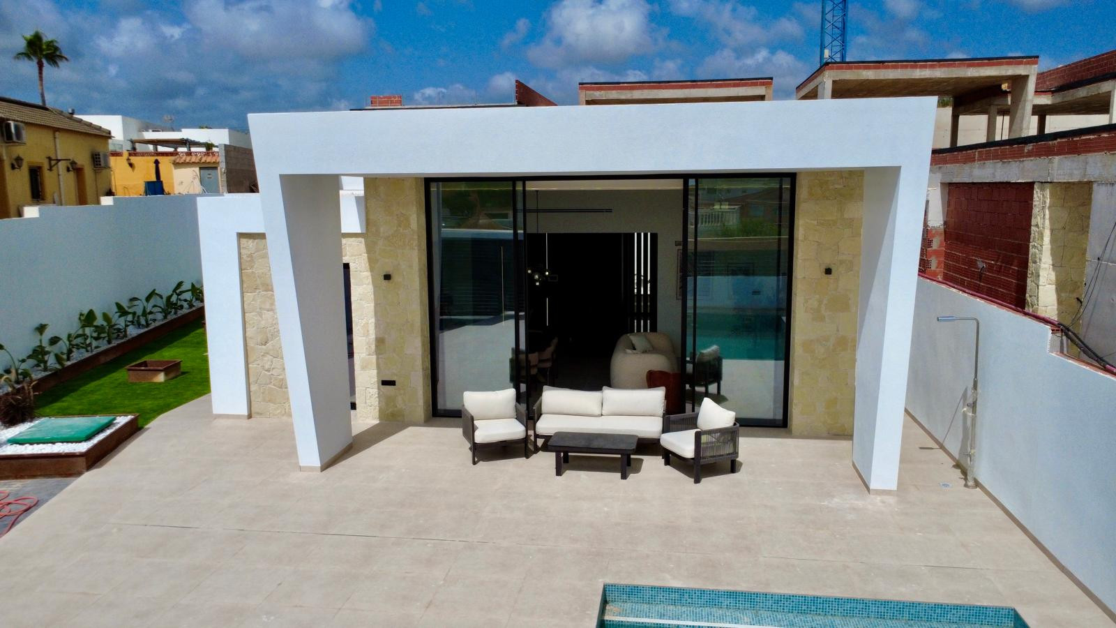 Villa en Torrevieja, Alicante, España 3 dormitorios, 135 m2 No. 188966