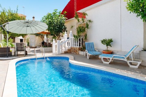 Villa a Torrevieja, Alicante, Spagna 3 camere da letto, 114 mq. N° 194114