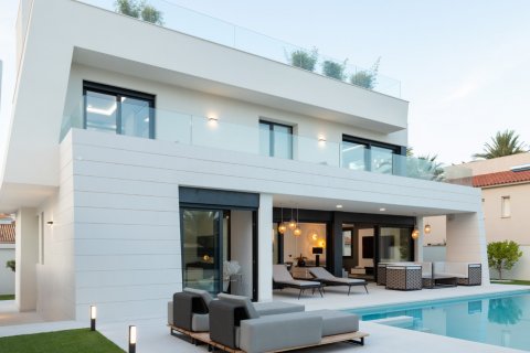 Villa in La Zenia, Alicante, Spain 4 bedrooms, 300 sq.m. No. 80862