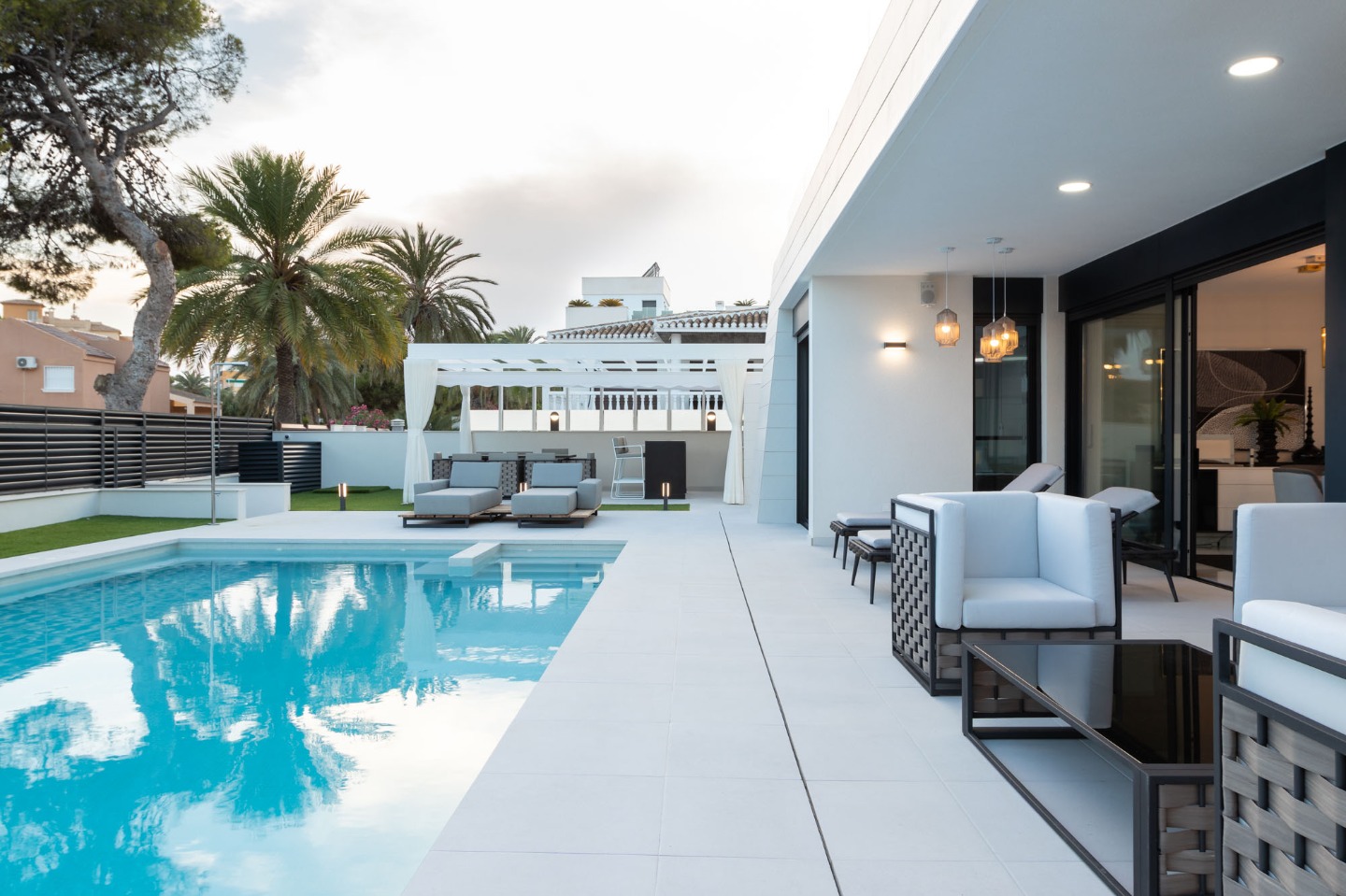 Villa in La Zenia, Alicante, Spain 4 bedrooms, 300 sq.m. No. 80862
