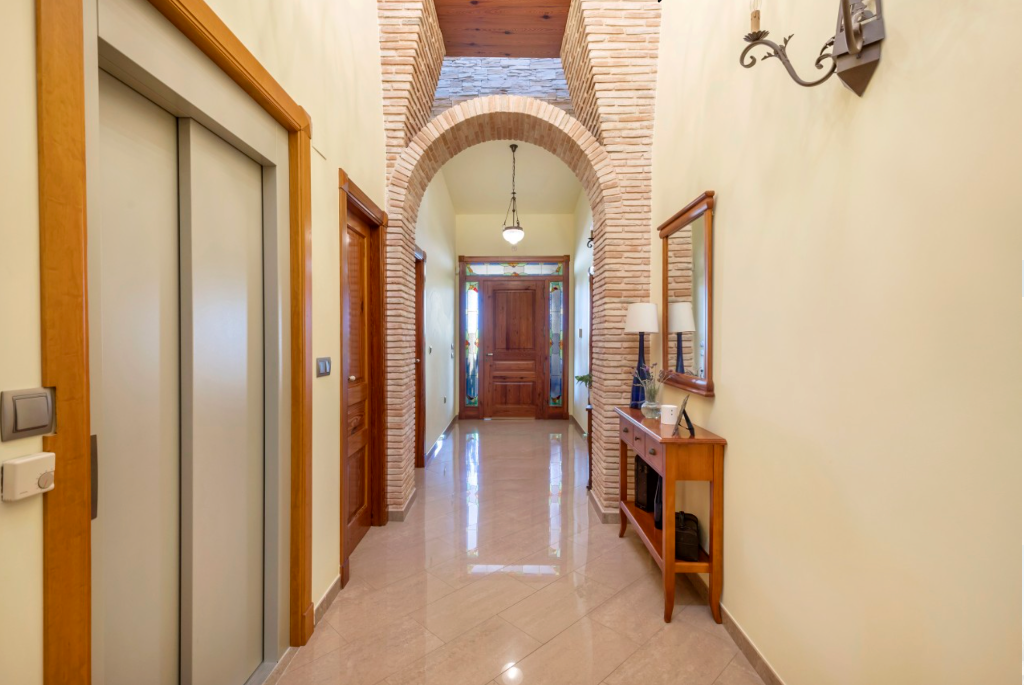 Villa i Torrevieja, Alicante, Spanien 5 sovrum, 407 kvm. Nr. 145421