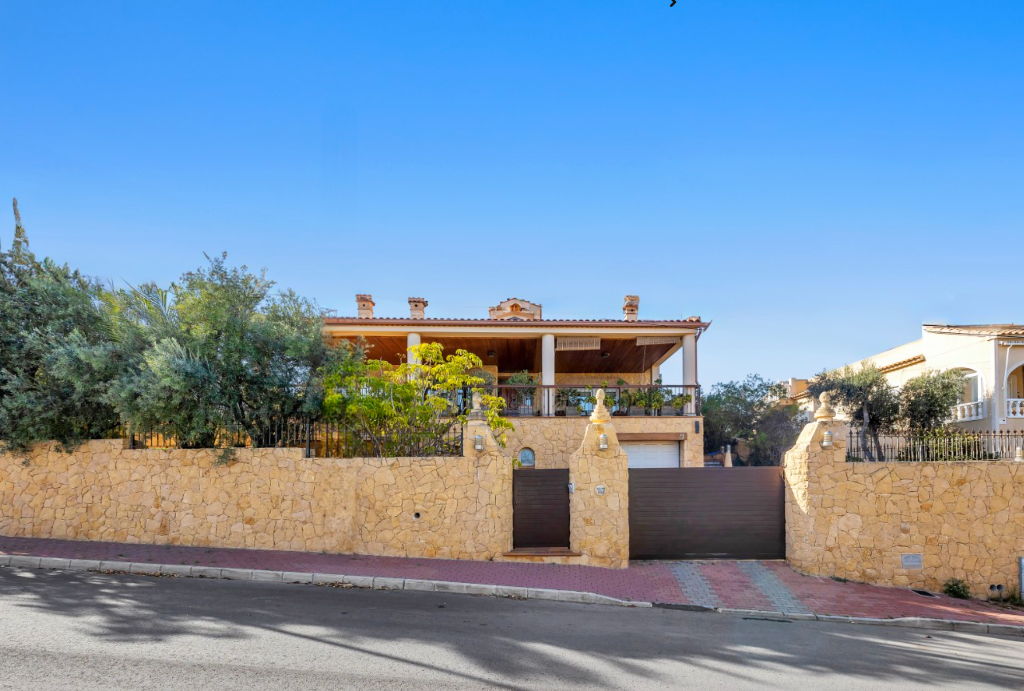 Villa i Torrevieja, Alicante, Spanien 5 sovrum, 407 kvm. Nr. 145421