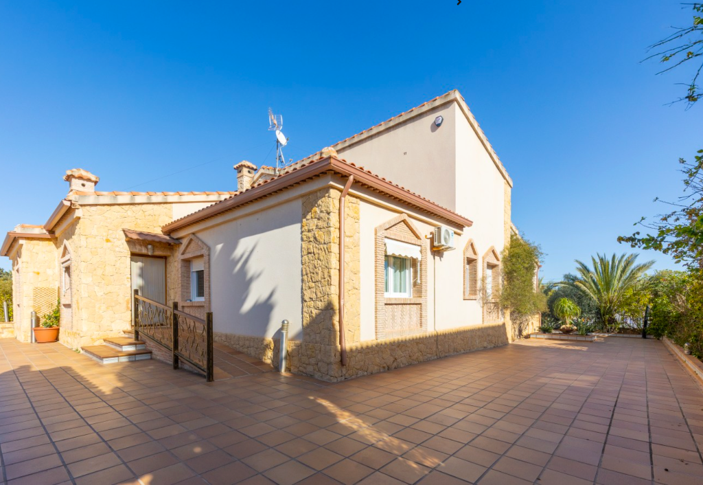 Villa i Torrevieja, Alicante, Spanien 5 sovrum, 407 kvm. Nr. 145421