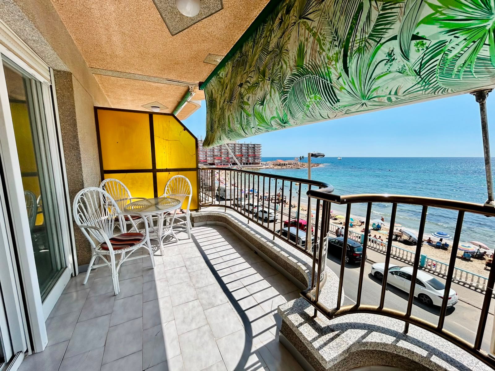 Apartment à Torrevieja, Alicante, Espagne 3 chambres, 120 m2 No. 196426