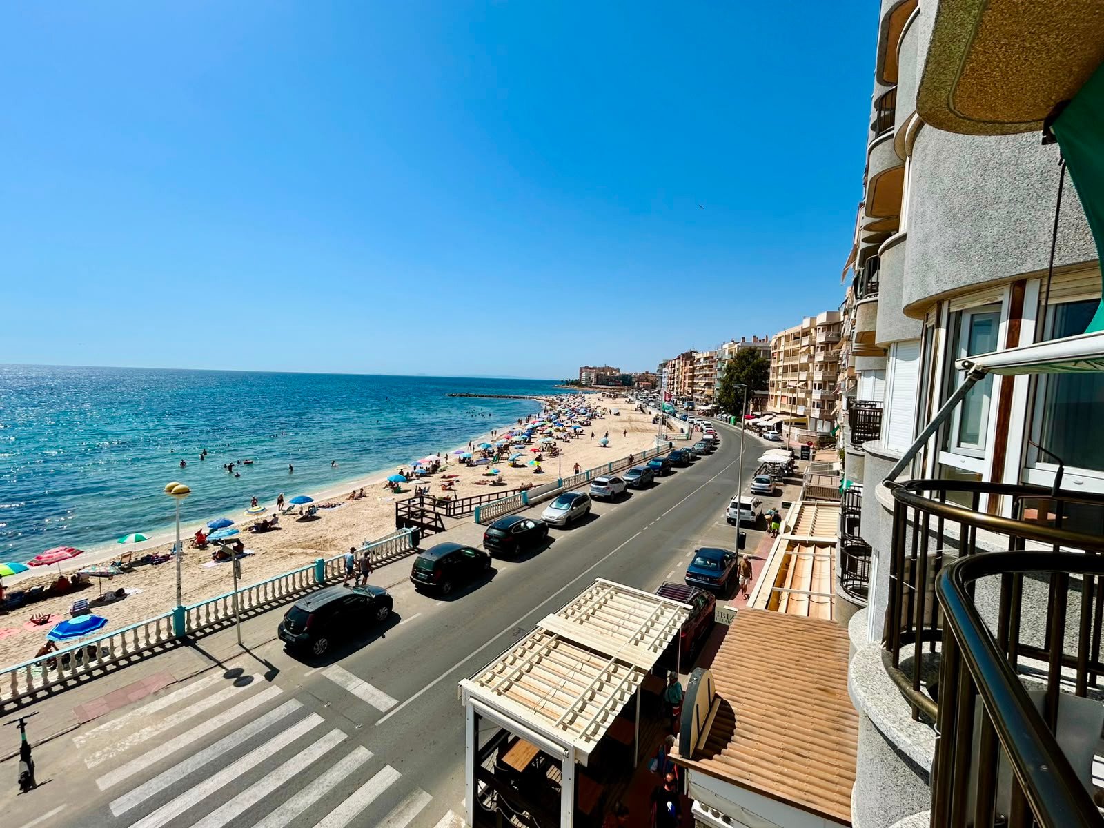 Apartment à Torrevieja, Alicante, Espagne 3 chambres, 120 m2 No. 196426