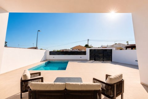 Villa a Torrevieja, Alicante, Spagna 3 camere da letto, 135 mq. N° 196421