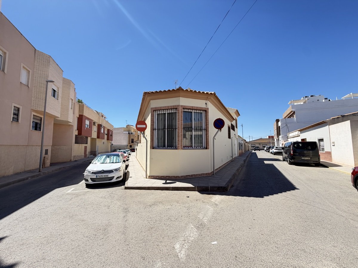 Radhus i Pilar de la Horadada, Alicante, Spanien 4 sovrum, 125 kvm. Nr. 196420